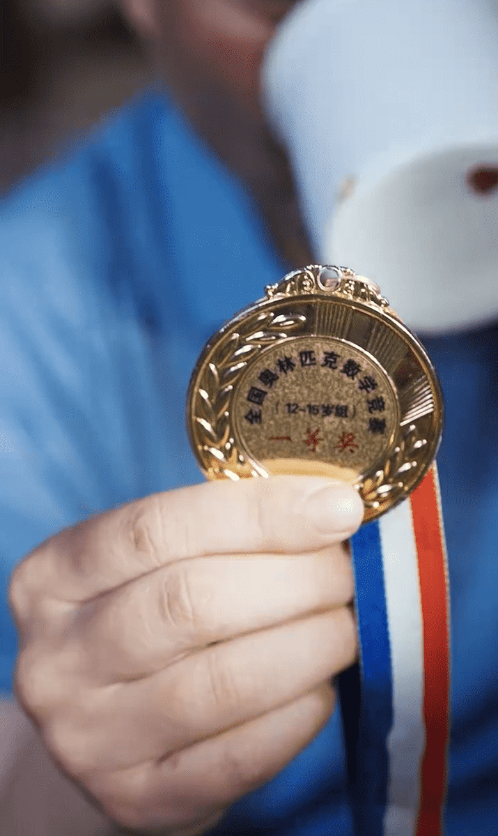 奶奶的废品车载我进清华